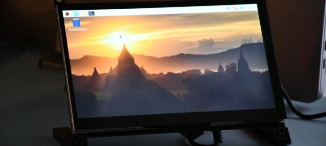 Raspberry pi display, piggy backs the RPI
