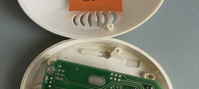Wireless outdoor temperature sensor