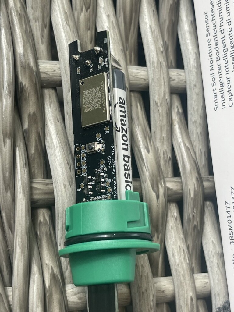 Third Reality soil sensor opened: the PCB with the Zigbee module and capacitive trace