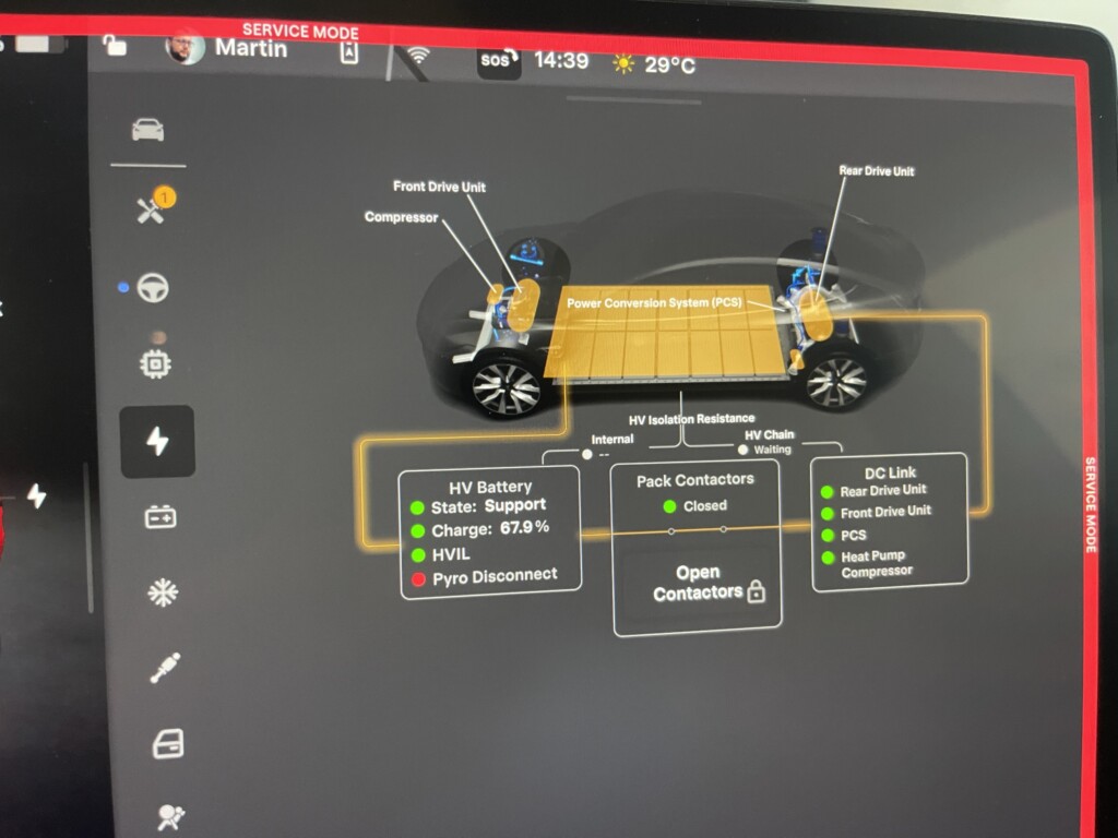 Tesla Service Mode HV battery view: pack contactors closed, 381 V DC link, pyro disconnect flagged red